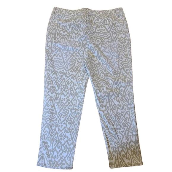 Chico's Platinum Cropped Printed Stretch Jeans Pants - Picture 3 of 8